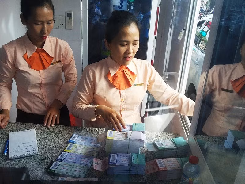 Hơn ba ngày qua, từ khóa và hình ảnh có thể gọi là nóng nhất có lẽ là BOT Cai Lậy và những thông tin, hình ảnh về cuộc “giằng co” giữa tài xế và đơn vị khai thác trạm thu phí này.