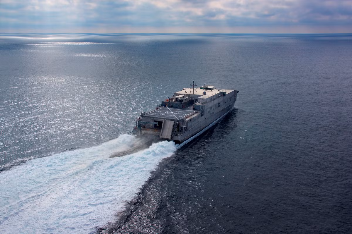 Trong 10 ngày diễn tập, tàu tác chiến ven biển USS Montgomery và tàu vận tải tốc độ cao USNS Millinocket của Mỹ phối hợp hoạt động với tàu tuần tra xa bờ KDB Darulaman cùng tàu tuần tra gần bờ KDB Syafaat của hải quân Brunei.