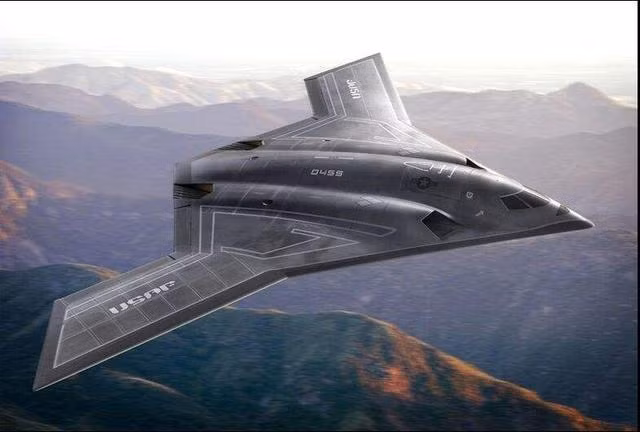  Máy bay ném bom B-21 Raider là loại máy bay ném bom chiến lược tầm xa, tàng hình, hiện vẫn trong giai đoạn phát triển. Không quân Mỹ đặt mục tiêu sử dụng B-21 để thay thế các máy bay ném bom B-1B, B-52H và mở rộng lực lượng máy bay ném bom chiến lược.