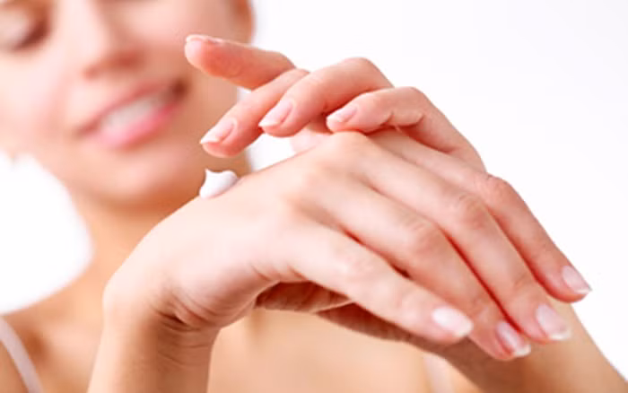 5 cách chăm sóc da tay mịn màng có thể các nàng chưa biết - Hình 3 5 cach cham soc da tay min mang co the cac nang chua biet-Hinh-3