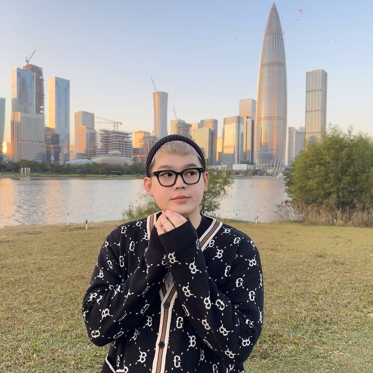Kênh TikTok của anh thu hút gần 7 triệu người theo dõi nhờ những nội dung hài hước, gần gũi và đầy sáng tạo.