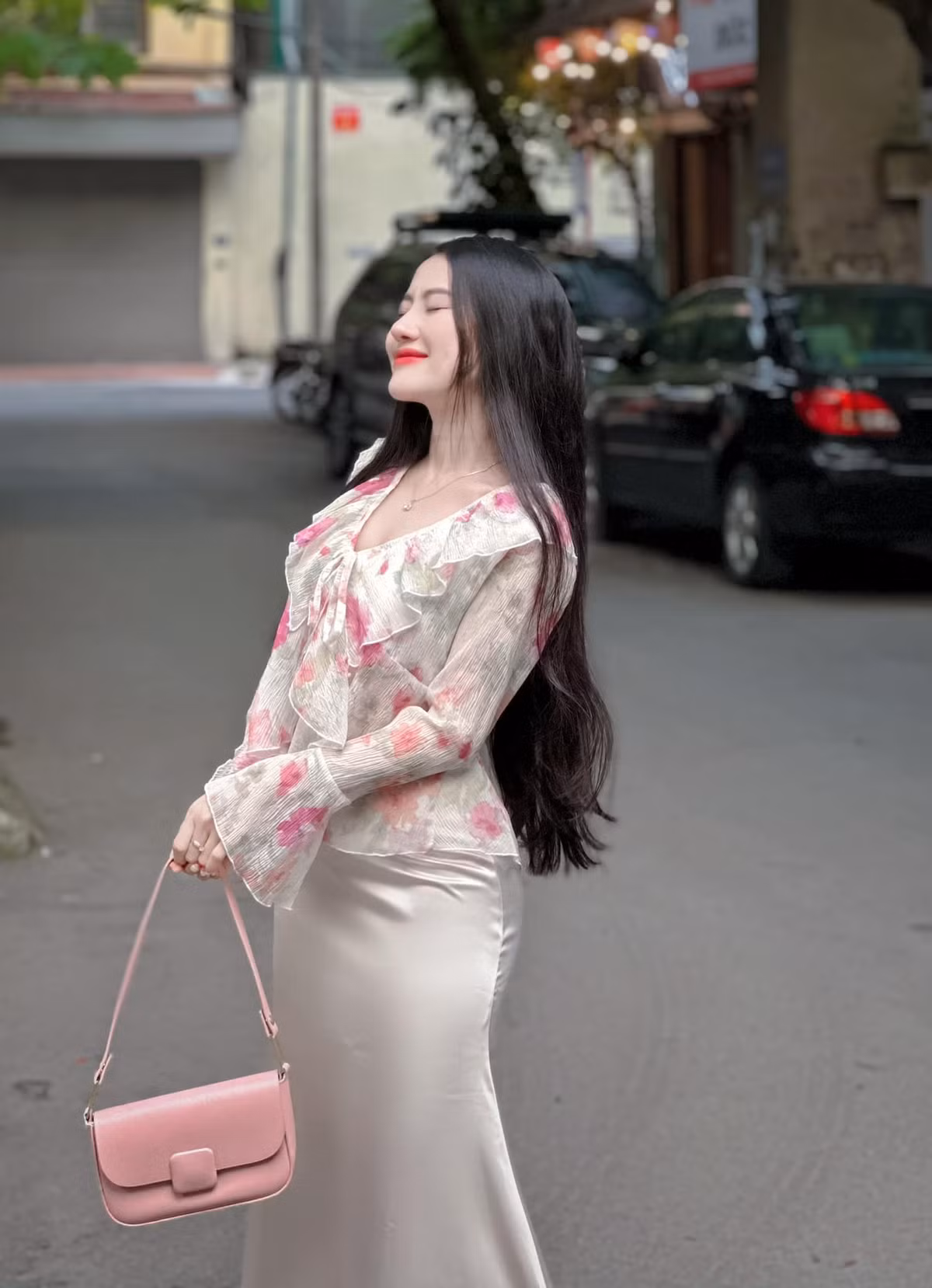 Rời bộ quân phục, Anh Phương sở hữu gu thời trang nữ tính, ấn tượng.