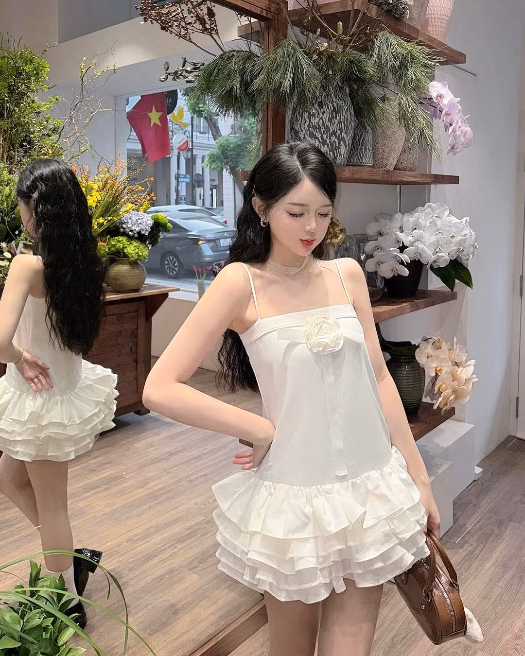 Cô bạn sở hữu vẻ ngoài tựa búp bê với đôi mắt to tròn, gương mặt bé xíu cùng làn da trắng mịn không tì vết.
