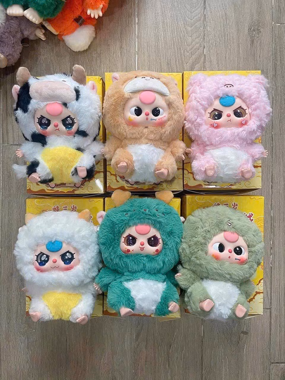 Với thiết kế lạ mắt cùng trải nghiệm "đập hộp" bất ngờ, món đồ chơi Baby Three được rất nhiều người yêu thích, không chỉ trẻ con mà còn cả người lớn. Nhiều người sẵn sàng chi tiền triệu để có được trải nghiệm xé túi mù ra đủ bộ Baby Three.