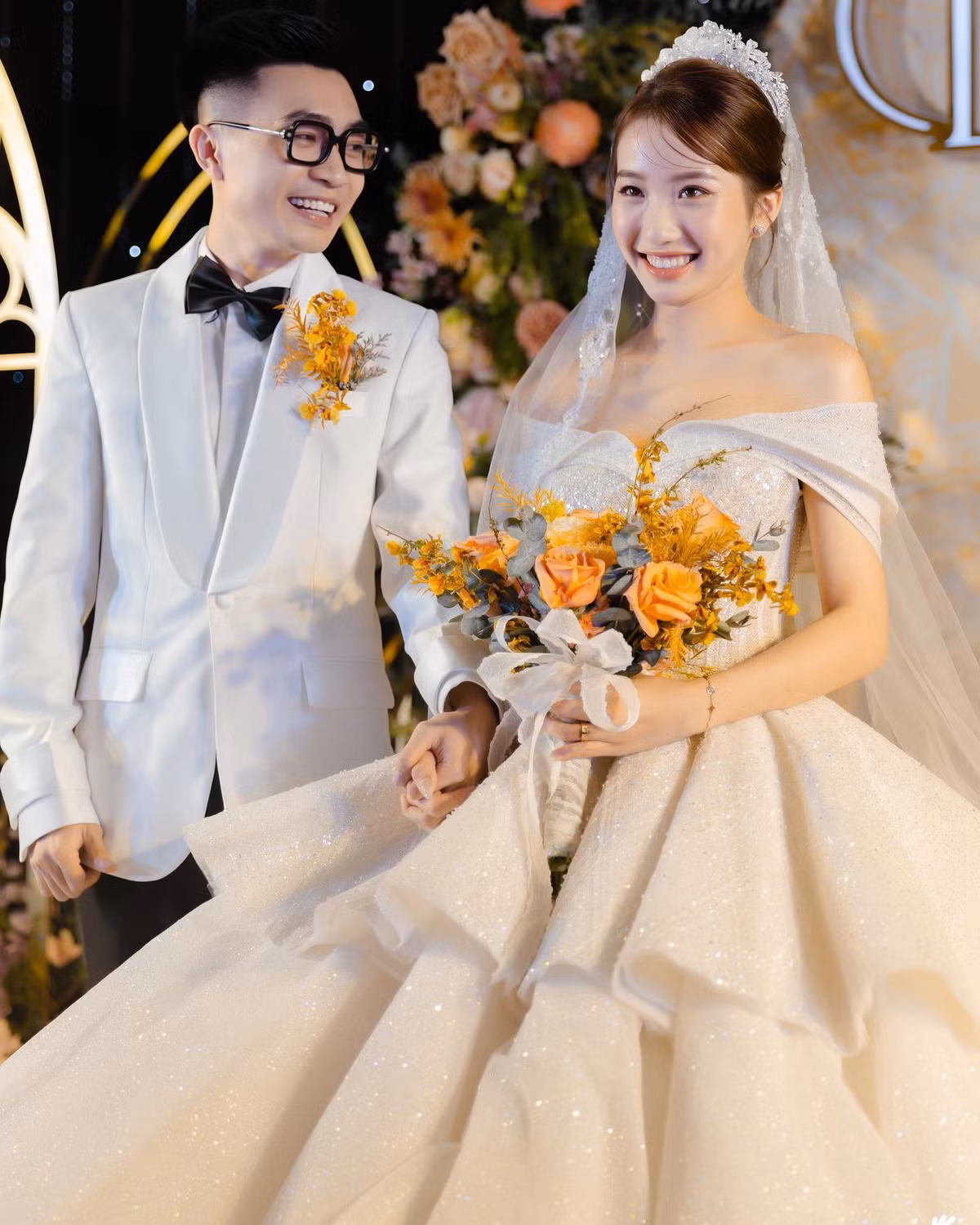 Tuy nhiên, bên dưới bình luận, lần đó Huyền 2k4 cũng đã phủ nhận thông tin. Cô nàng hé lộ, đó là lời chúc của chồng dành cho mình.