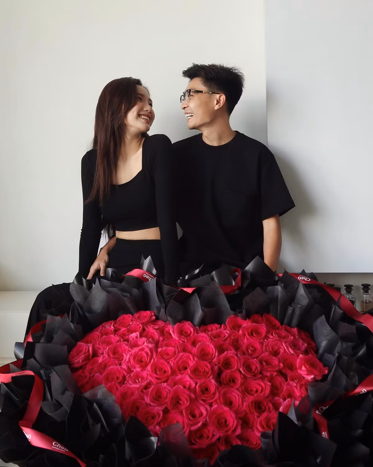 Sau khi kết hôn, Huyền 2k4 theo chồng Nam tiến. Cô nàng từng tiết lộ bản thân đã thay đổi style, tư duy, cách sống nhờ ông xã luôn là người lắng nghe tâm sự và sửa đổi cho cô.