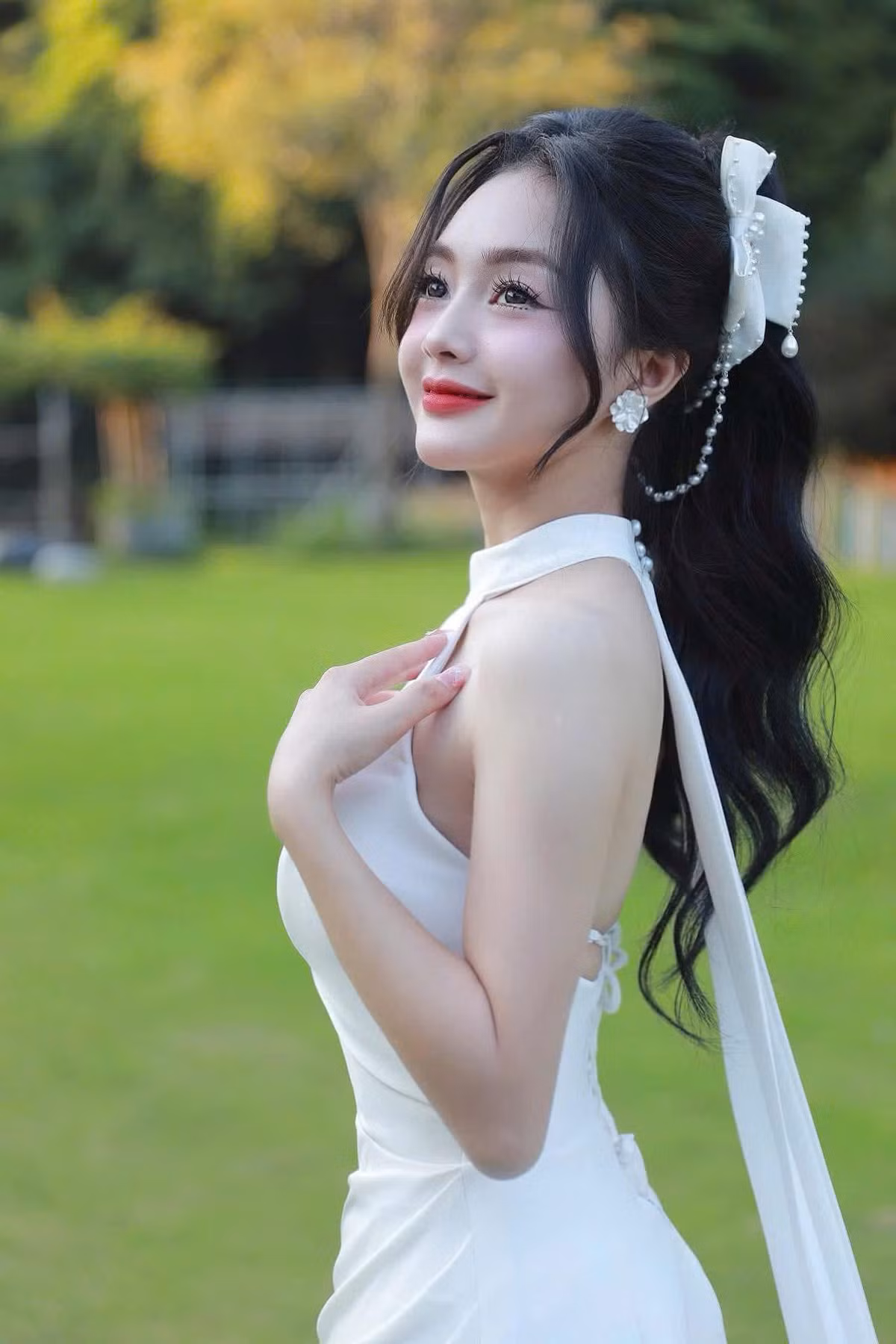 Ngân cũng cho biết, hai gia đình đều sống ở huyện Mường Khương nhưng khác xã, cách nhau 30km. Ngân và Tuấn đã yêu nhau 6 năm, là bạn thân từ hồi THPT và dần dần yêu nhau lúc nào không hay.