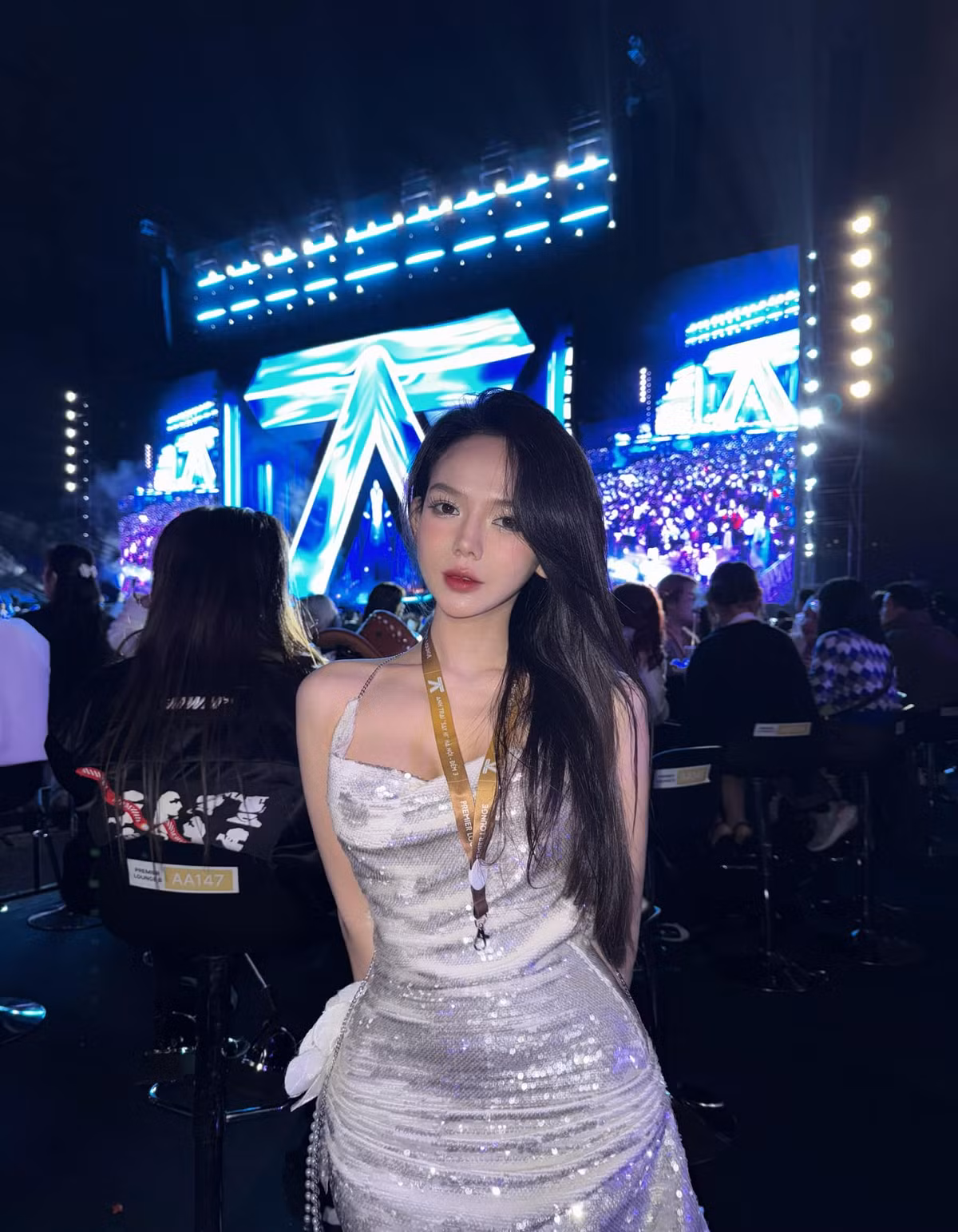 Tại Sân vận động Mỹ Đình, tối 7/12 concert Anh Trai Say Hi đã diễn ra trong sự cổ vũ của hàng chục nghìn khán giả. Rất nhiều bạn trẻ đã không ngại lên đồ chặt chém, có mặt tại nơi tổ chức từ sớm.