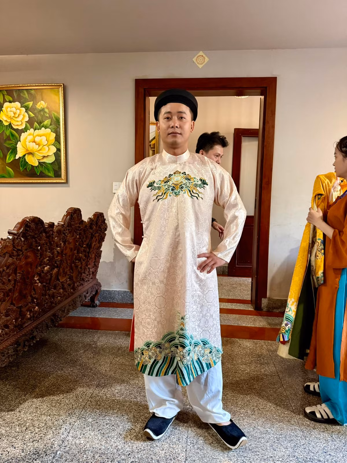 Quang Linh Vlogs là anh chàng YouTuber, vlogger có tầm ảnh hưởng nhất nhì ở thời điểm hiện tại. Quang Linh được nhiều người "đẩy thuyền" với nàng hậu Thùy Tiên bởi tương tác đáng yêu giữa cả hai.