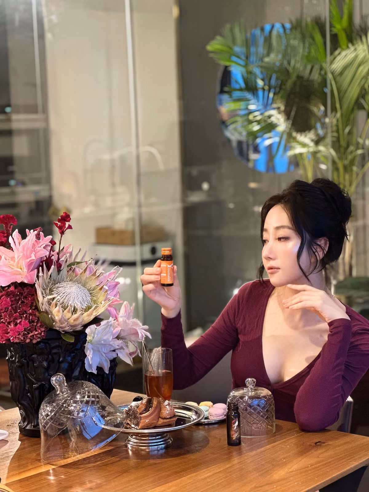 Người đẹp sinh năm 1986 khiến netizen nhiều lần xuýt xoa với nhan sắc như "lão hóa ngược" của mình. (Ảnh: FBNV)