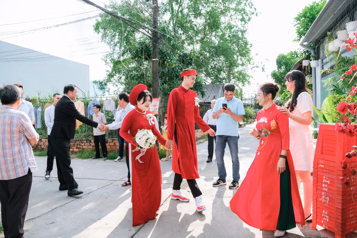 Đám cưới của cặp đôi nhận về rất nhiều lời chúc phúc của người theo dõi.