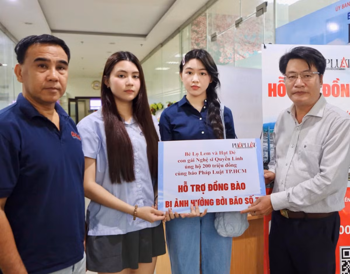 Cả hai từng nhiều lần theo chân bố tham gia các chương trình từ thiện nên có hình ảnh đẹp trong mắt công chúng dù chưa tham gia giới giải trí. (Ảnh: FB Mai Thảo Linh)