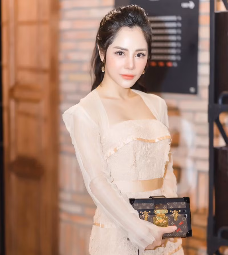 Cô được khán giả nhận xét sở hữu vẻ bề ngoài trẻ hơn tuổi. (Ảnh: FBNV)