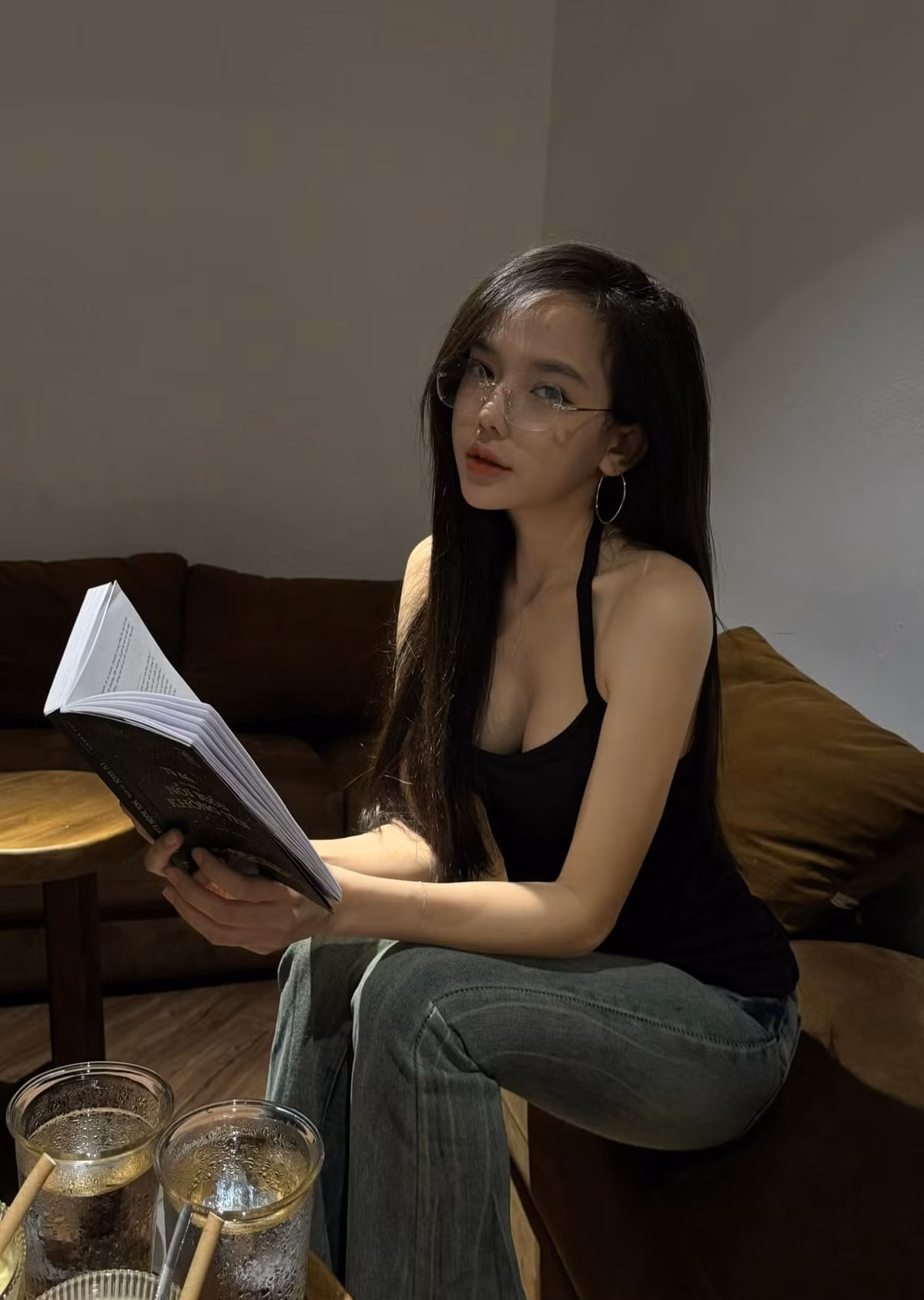 Cô nàng từng tốt nghiệp khoa Triết học, Học viện Báo chí và Tuyên truyền.