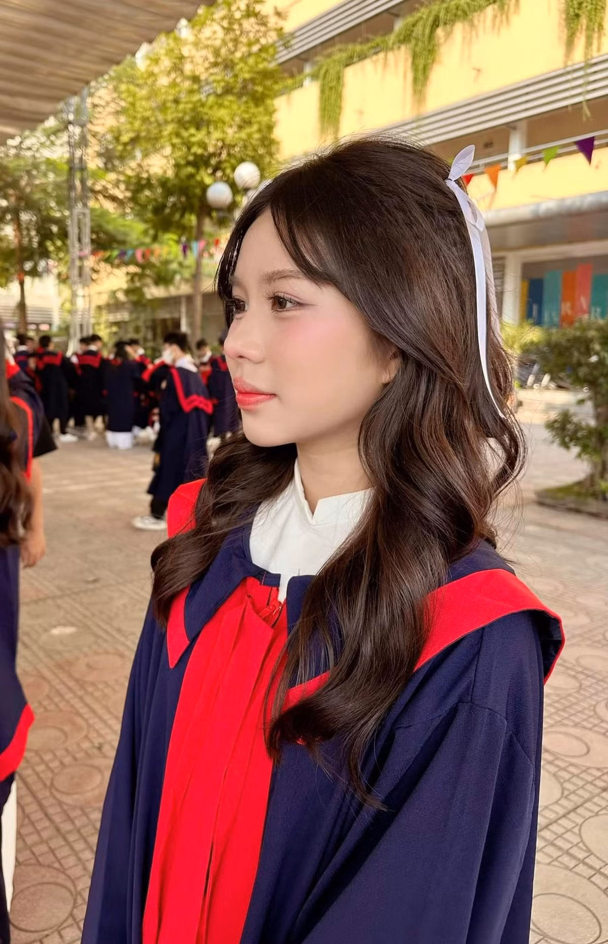 Cô bạn có chiều cao xấp xỉ mẹ. Trong một số tấm ảnh từng được Minh Hương đăng tải, con gái Minh Hương ưa thích những môn thể thao có tính vận động như bóng rổ.