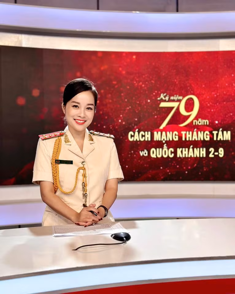 Bên cạnh sự nghiệp thành công, Minh Hương còn có cuộc sống hạnh phúc bên ông xã là kiến trúc sư và 2 con. (Ảnh: FBNV)