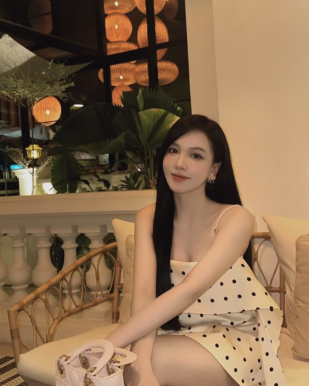 Làm việc trong lĩnh vực làm đẹp nên cô nàng cũng khá chăm chút cho ngoại hình của mình.