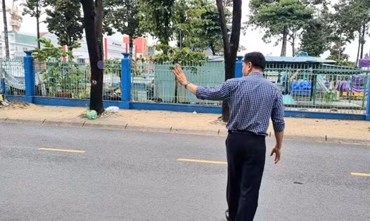 Di bo khong “vay tay” sang duong co the bi phat 250.000 dong