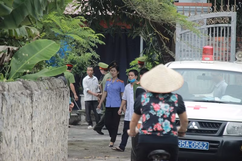 Quá trình áp giải được giám sát bởi các kiểm sát viên và sự chứng kiến trực tiếp của HĐXX.