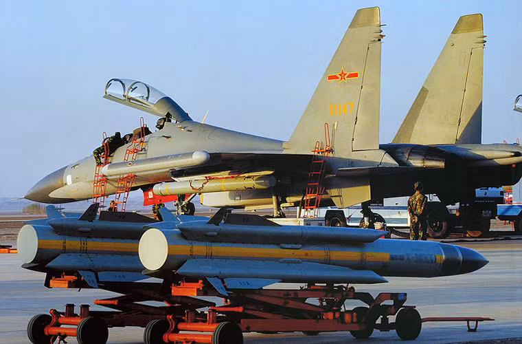 Ngoài ra, Nga cũng cung cấp cho Trung Quốc các biến thể tên lửa chống radar Kh-31P có tầm bắn hơn 100km. Với loại tên lửa này, Không quân Trung Quốc có thể sử dụng nó để vô hiệu hóa hệ thống radar hải quân của đối phương ngoài radar mặt đất.