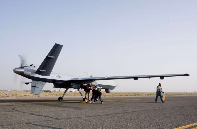 Hệ thống máy bay không người lái MQ-9 khi tác chiến gồm nhiều thành phần: một vài chiếc UAV; trạm điều khiển mặt đất; trang bị liên lạc giữa mặt đất và máy bay; trang bị bảo trì và nhân sự.