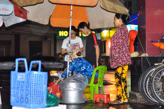 Vung Tau bat dau hung con mua lon, gio giat lien hoi-Hinh-5