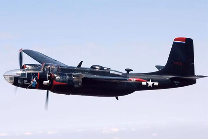 Công ty Douglas bắt đầu giao lô hàng các máy bay ném bom A-26B vào tháng 8/1943. Ảnh: Roger Cain.