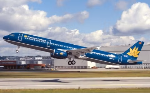 May bay Vietnam Airlines cho 141 nguoi ha canh khan cap