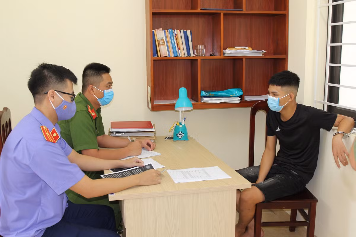 “Tu ong” tre tuoi moi gioi mai dam gia 700 nghin dong