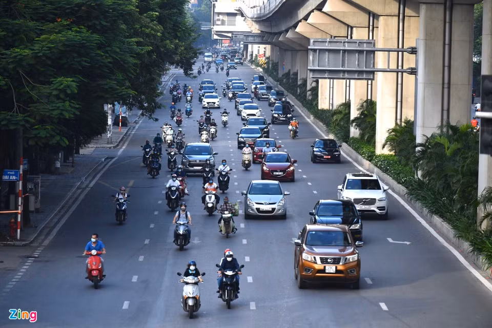 Duong pho Ha Noi dong duc phuong tien sang 30/8