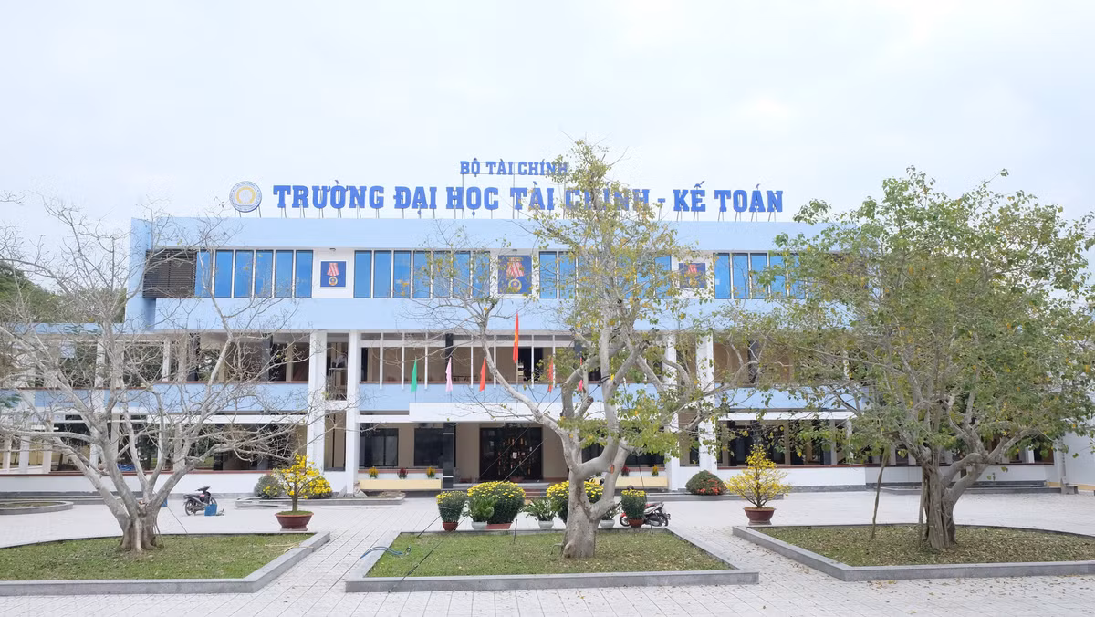 Dung “Thà” vết trượt từ cán bộ nhà nước thành “chị đại” dân xã hội - Hình 2 Dung “Tha” vet truot tu can bo nha nuoc thanh “chi dai” dan xa hoi-Hinh-2