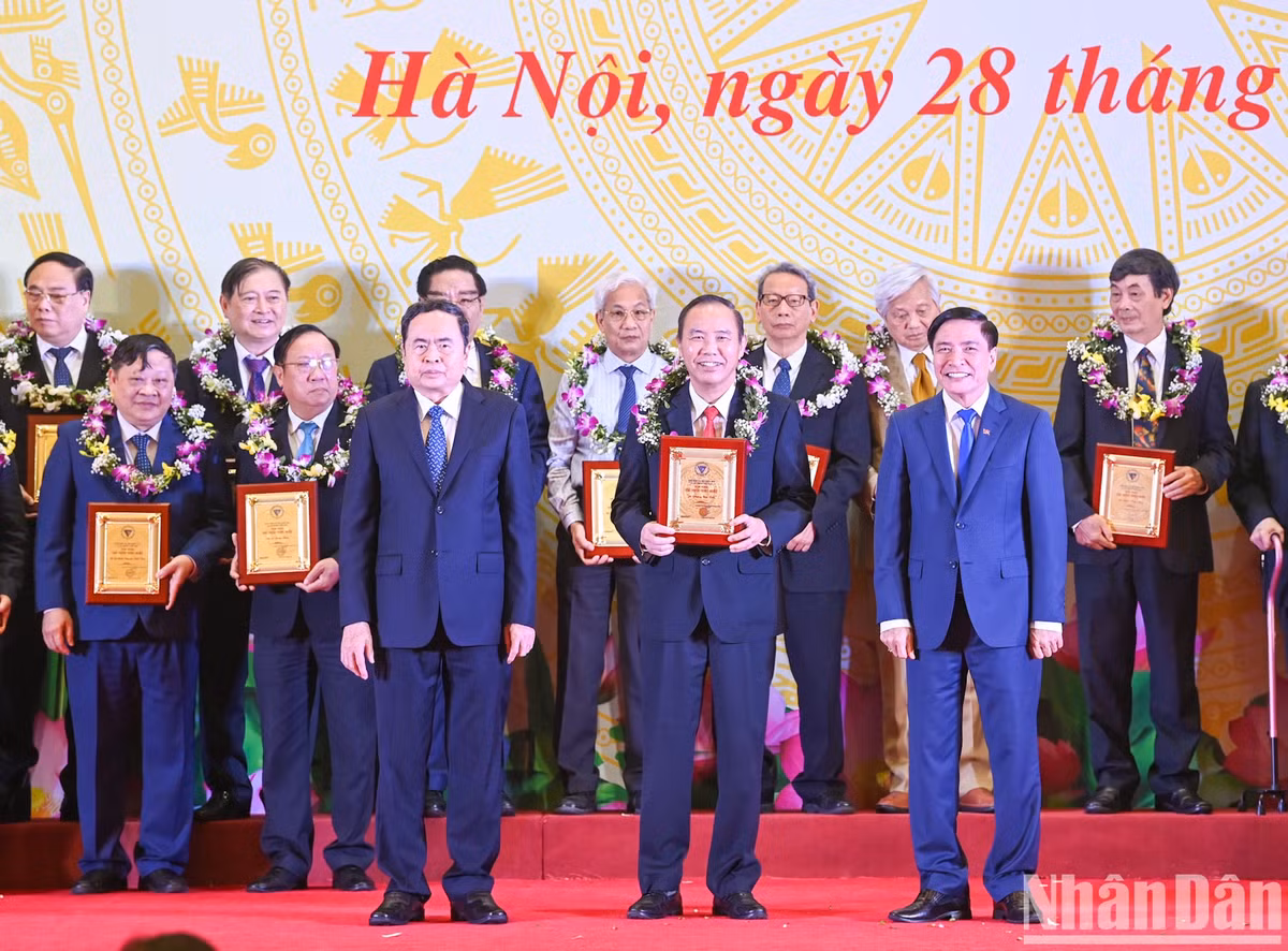 Le ton vinh tri thuc Khoa hoc va Cong nghe tieu bieu nam 2024-Hinh-23
