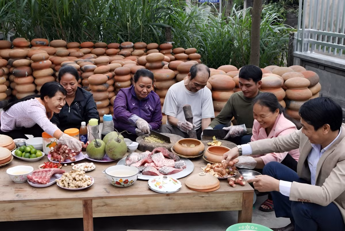 Năm 2013, Hiệp Hội cá kho làng Vũ Đại được thành lập với sự tham gia của 26 hộ, do ông Trần Xuân Thực làm Chủ tịch Hiệp hội. Đến nay hội đã có 35 thành viên. Các hội viên đều được hướng dẫn thực hành và đạt chứng nhận OCOP. (Ảnh fb Cá kho Trần Bá Sản)