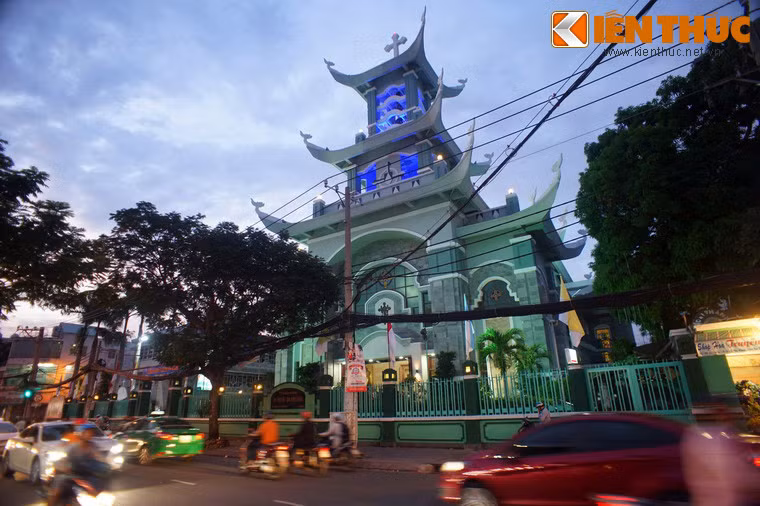 Chiem nguong nha tho da cuc hoanh trang giua Sai Gon