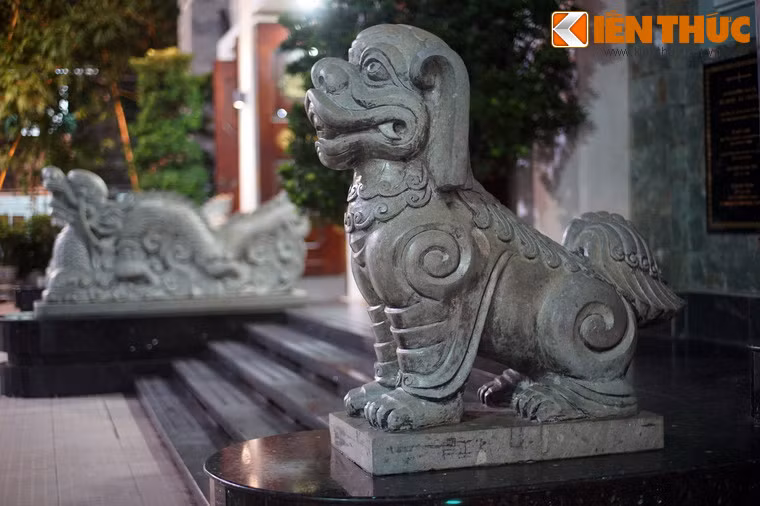 Các tác phẩm này được chế tác bằng đá khá tinh xảo.