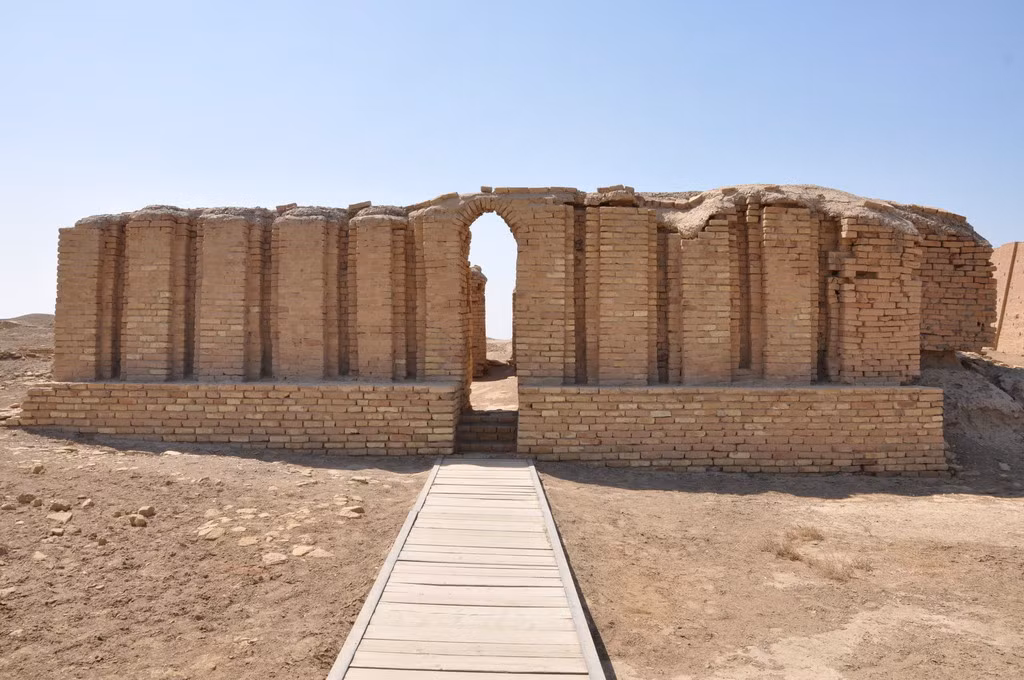  Ahwar Nam Iraq - Khu bảo vệ đa dạng sinh học và cảnh quan sót lại của các thành phố Lưỡng Hà (Iraq). Đây là một di sản thiên nhiên - văn hóa hỗn hợp gồm 3 tàn tích thành phố cổ của nền văn minh Sumer và 4 khu vực đất ngập nước từng là một phần của hệ sinh thái ngập nước lớn nhất phía Tây lục địa Á-Âu được bao quanh bởi môi trường cực kỳ nóng và khô cằn.