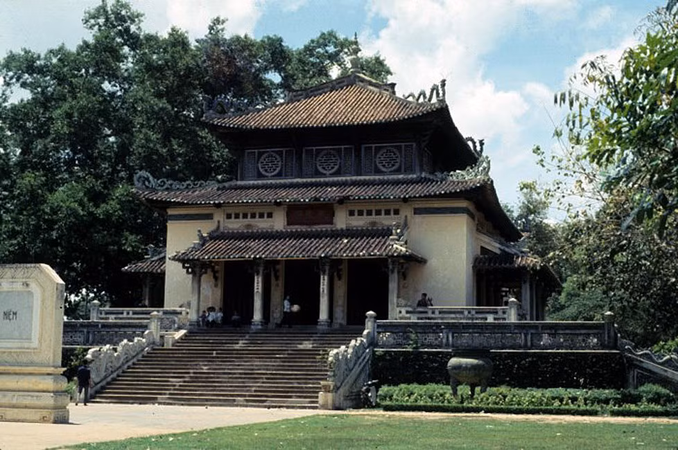 Đền Kỷ Niệm trong Thảo Cầm Viên Sài Gòn.