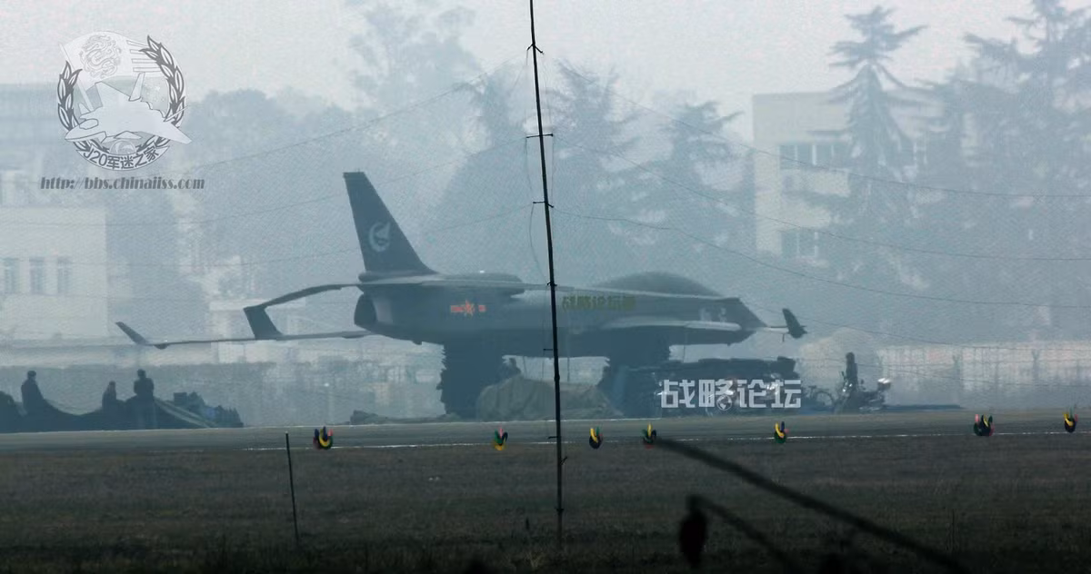 UAV "Soar Dragon" Xianglong có độ bền cao độ cao, là một trong những máy bay không người lái lớn nhất của Trung Quốc. Với khả năng mang vác tải trọng nặng, Xianglong có thể thực hiện được nhiều nhiệm vụ khác nhau, bao gồm tấn công điện tử và trinh sát. Nguồn ảnh: The National Interest.