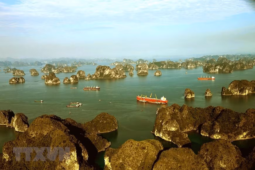 Vinh Ha Long dep long lay trong nhung buoi chieu vang-Hinh-2