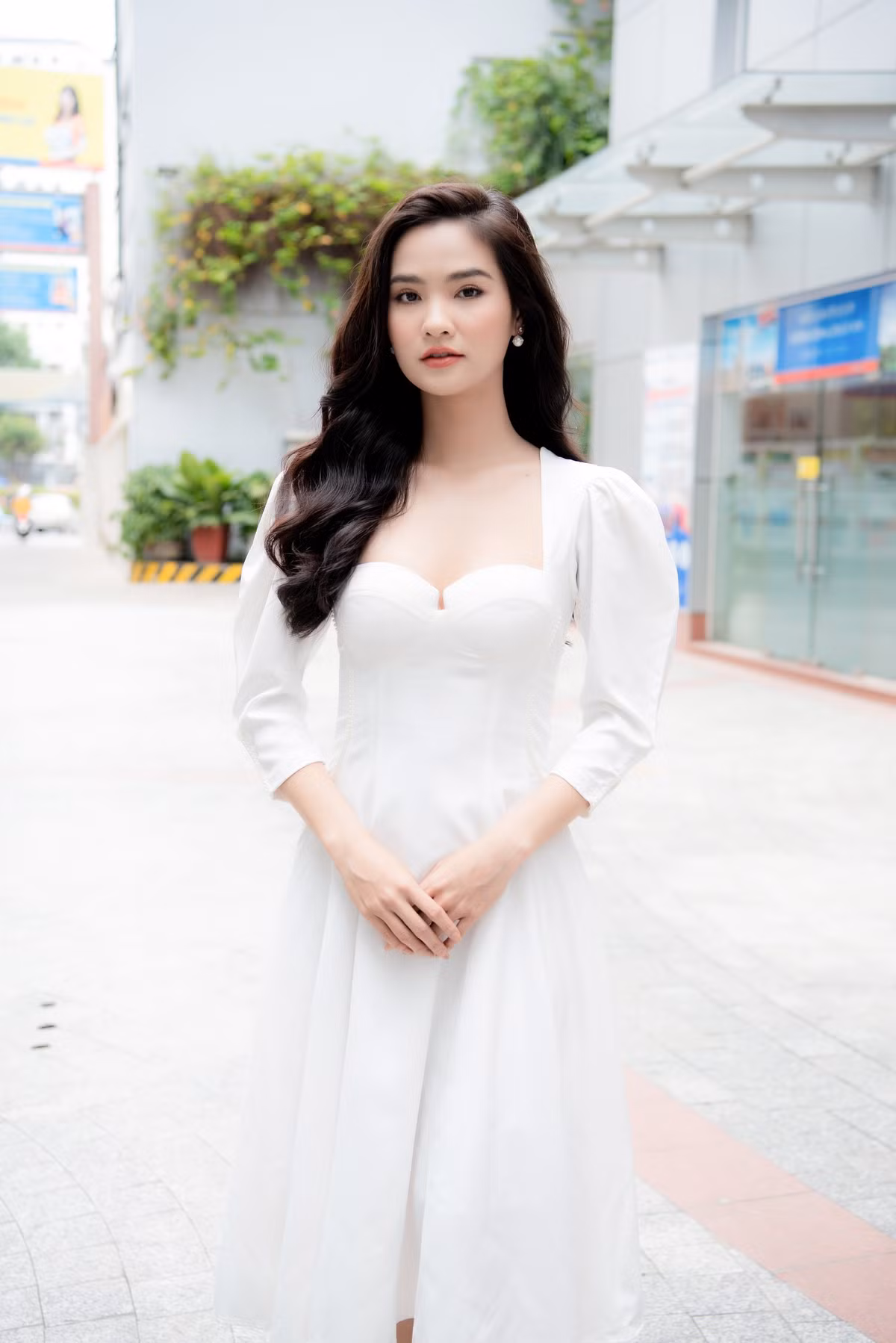 So với Hoa hậu Hoàn vũ Việt Nam, tiêu chí của Miss World Vietnam thường thiên về gương mặt mới, chưa hoạt động showbiz nhiều.