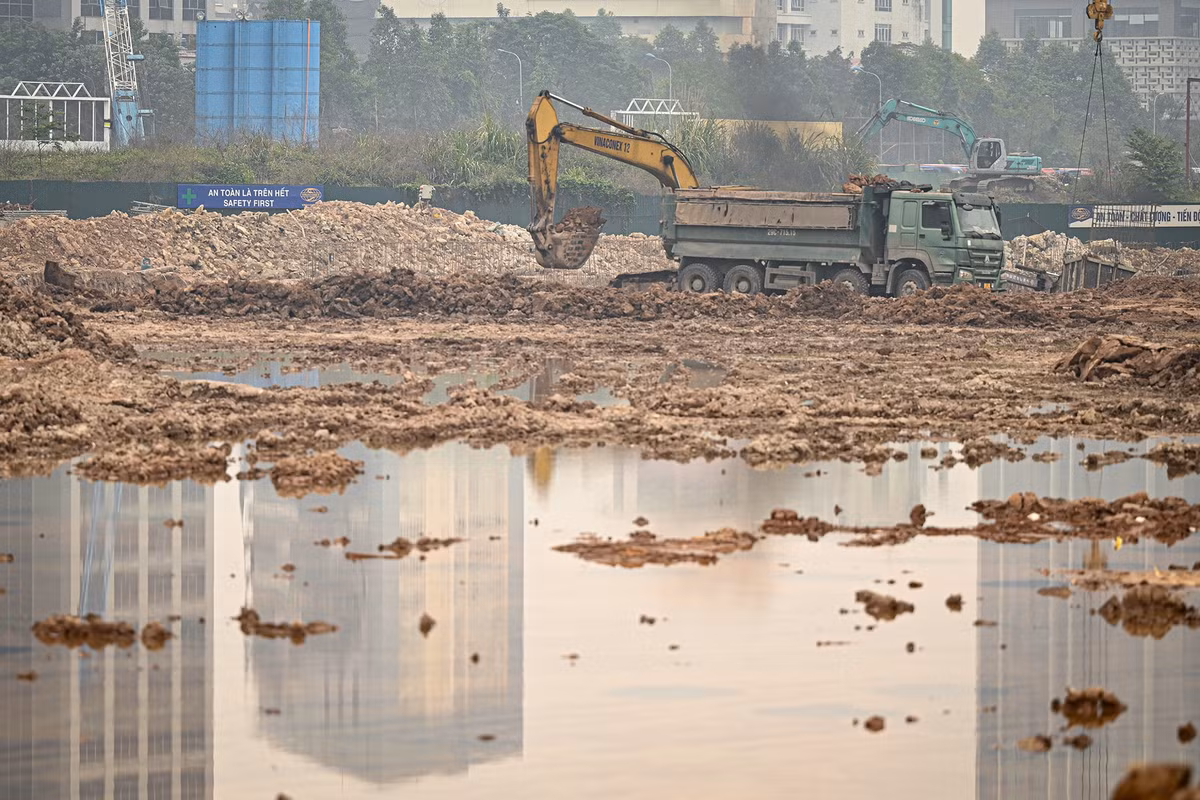Cung Thiếu nhi Hà Nội hiện nay nằm trên phố Lý Thái Tổ (Hoàn Kiếm) với diện tích 8.100 m2 được xây dựng từ năm 1973. Qua gần 40 năm sử dụng, nhiều trang thiết bị, cơ sở vật chất xuống cấp, do đó, việc xây dựng Cung Thiếu nhi mới rất cần thiết.