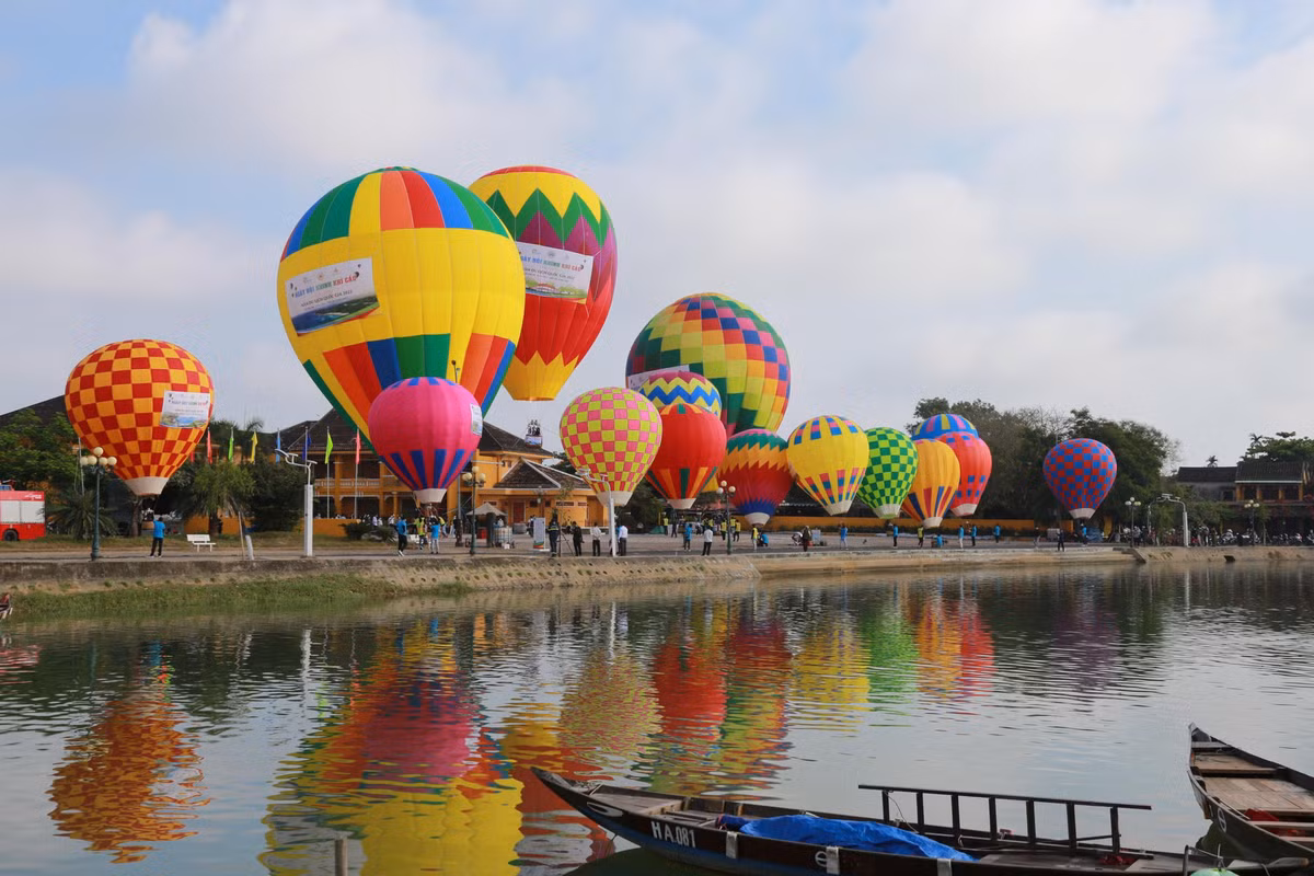 Các khung giờ bay khinh khí cầu sẽ là 6h-9h, 17h30-18h30 ngày 25/3 và 6h-9h ngày 26/3.