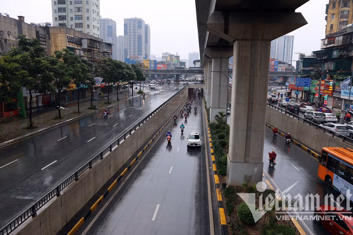 Chiều ngược lại hầm Thanh Xuân đi Hà Đông rất vắng phương tiện