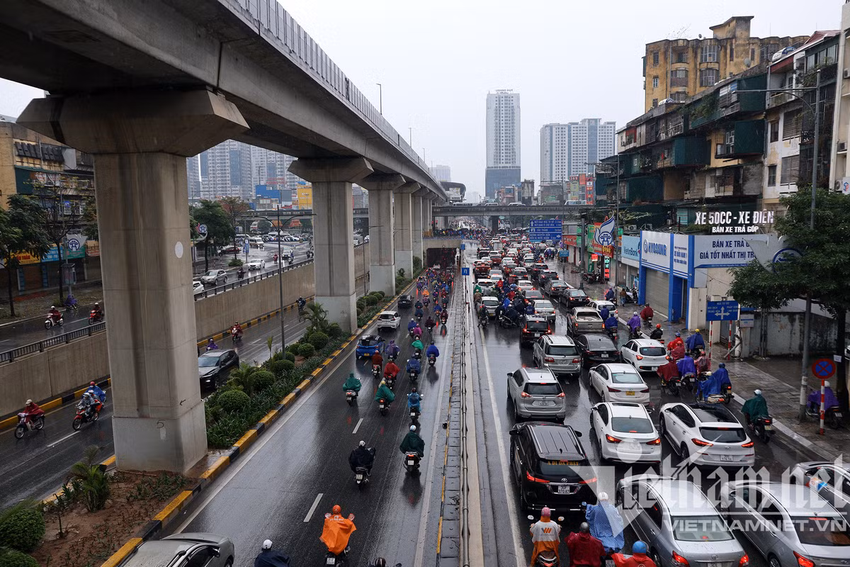 Làn xe trên nóc hầm chui Thanh Xuân thông thoáng lúc 7h sáng 7/3 