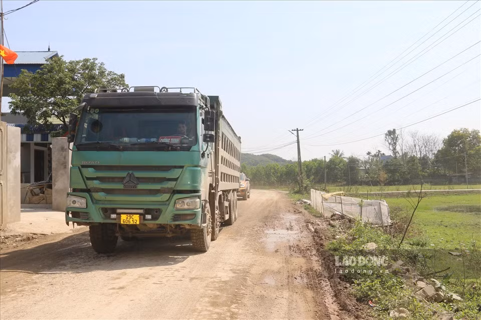 Duong dan sinh “nat nhu tuong” vi xe tai “cay ai” ngay dem-Hinh-6