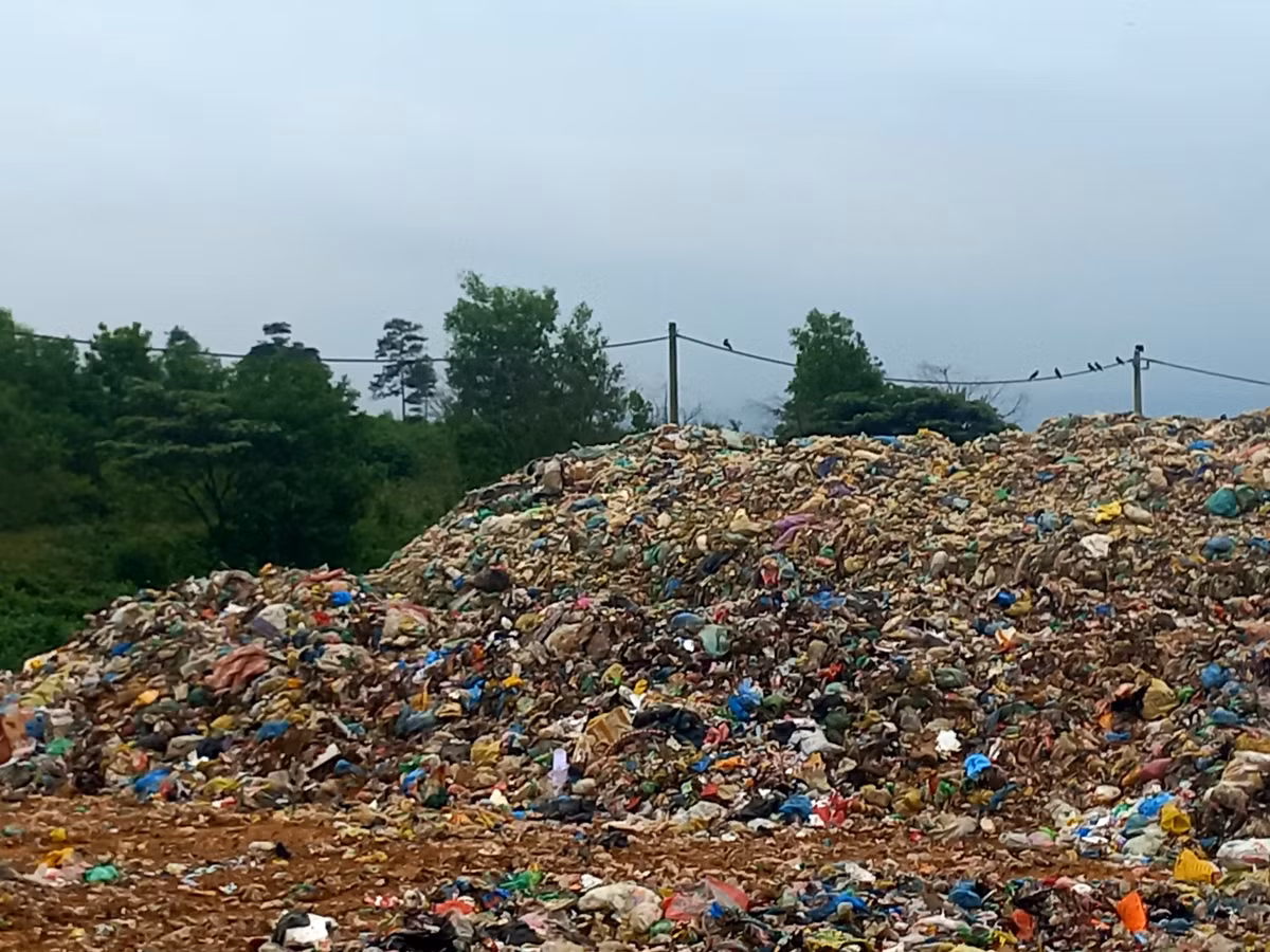 Sau khi hoàn thiện, dự án được Hợp tác xã dịch vụ môi trường và Công trình đô thị huyện Cam Lộ tổ chức vận hành chạy thử 1 tháng (từ tháng 7-8/2021) để đánh giá chất lượng công trình, thiết bị và hiệu chuẩn. Tuy nhiên, điều đáng nói là kể từ thời điểm đó cho tới nay, dự án phải dừng hoạt động.