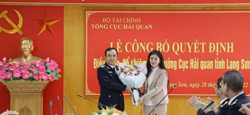 Tan Cuc truong Hai quan Lang Son la ai?