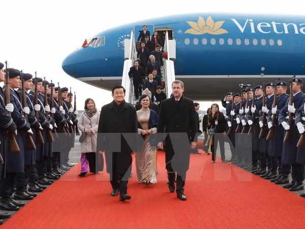 Duc ban 21 loat dai bac chao mung Chu tich nuoc Truong Tan Sang