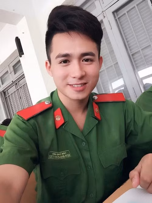 Bên cạnh đó, Hiếu còn là một người vô cùng năng động và tích cực tham gia các hoạt động xã hội, thiện nguyện vì cộng đồng hay một vài cuộc thi như Sống xanh, Press Beauty...