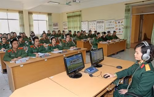 Giờ học ngoại ngữ của các học viên lớp bác sĩ dài hạn.